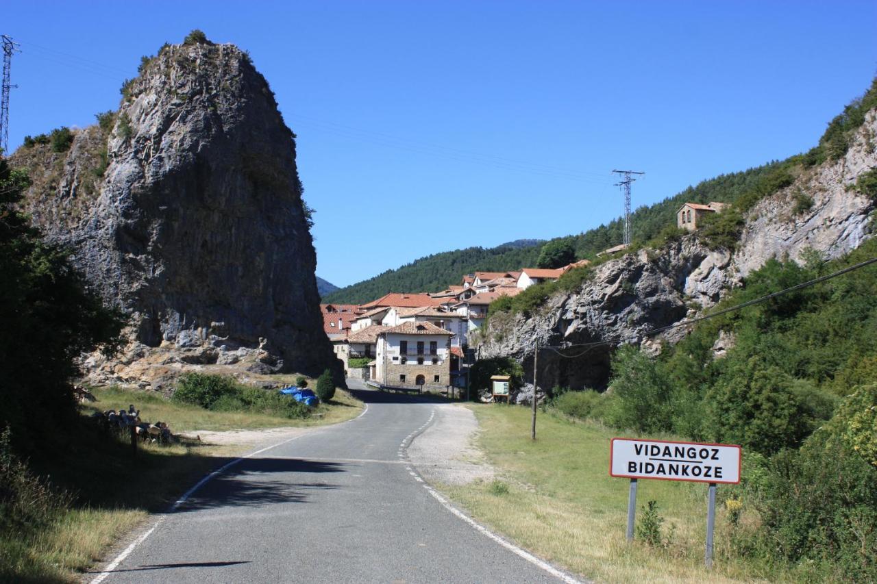 Casa Rural Ornat Etxea Vidangoz Kültér fotó